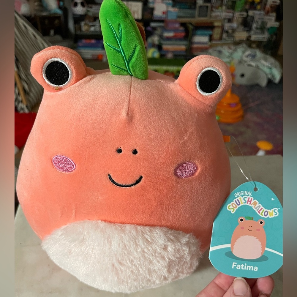 NWT - Squishmallow Fatima 8 inch Peach Frog w/ Fuzzy Belly Plush